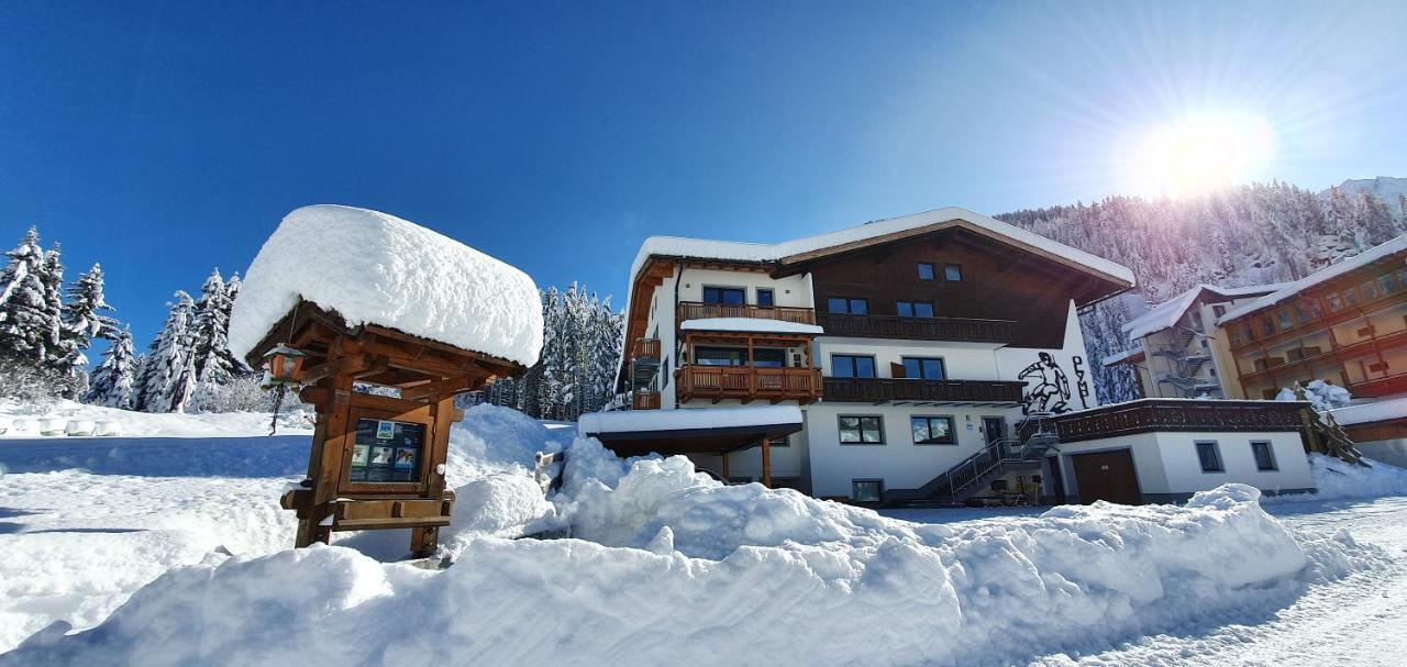 Olympia Privathotel Garni Sankt Jakob in Defereggen Exteriör bild